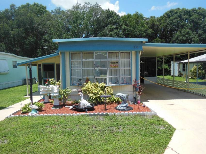 Auburndale, FL Mobile Home for Sale located at 39 Leisure Dr Central Leisure Lake