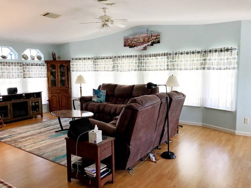 Ocala, FL Mobile Home for Sale located at 3150 Ne 36th Av, Lot 294