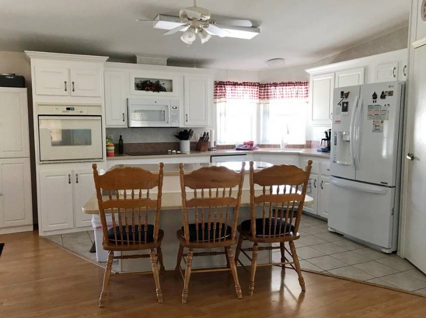 Ocala, FL Mobile Home for Sale located at 3150 Ne 36th Av, Lot 294