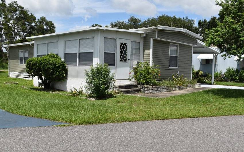 Mobile Home for Sale located at 223 Green Haven Ln W Dundee, FL 33838