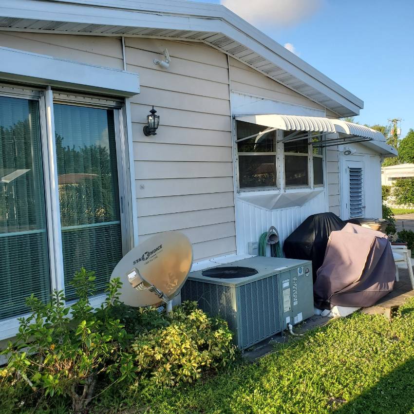 Pompano Beach, FL Mobile Home for Sale located at 364 Ne 45 Court