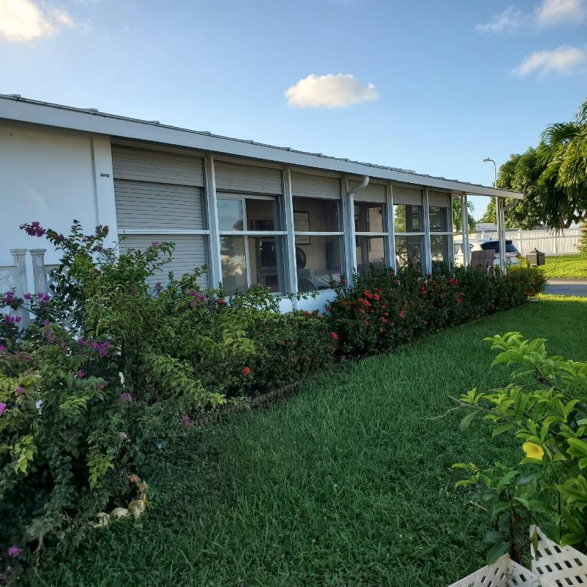 Pompano Beach, FL Mobile Home for Sale located at 364 Ne 45 Court